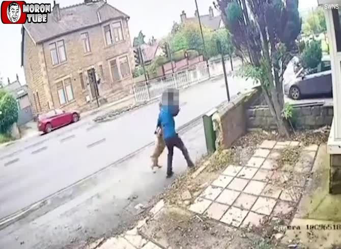 Video :sentenced for attacking a bystander and his dog in the street with his Canary Dane (Video)